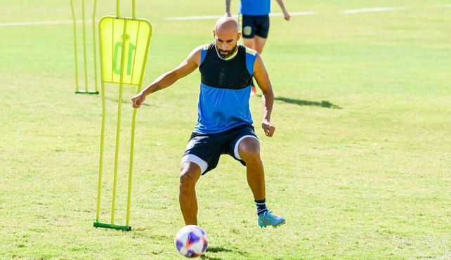 Carlos Quintana firmó su vínculo con el canalla por una temporada y este miércoles entrenó con sus nuevos compañeros.