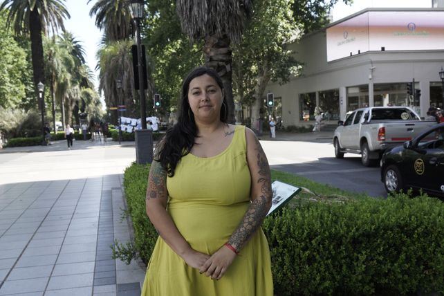 La concejala Luz Ferradas en el lugar donde estará el memorial.