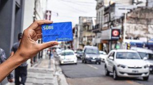 La intención del Gobierno es terminar con el monopolio de SUBE y que el transporte se pueda pagar con el celular y cualquier tarjeta.
