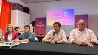 El senador Esteban Motta destacó que la posibilidad de tener un hogar propio no solo brinda seguridad y estabilidad, sino que también fortalece el tejido social y promueve el desarrollo local