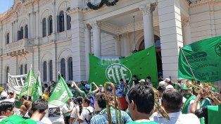 Las dependencias del Estado provincial&nbsp;cesarán sus actividades, los trabajadores harán una huelga activa y marcharán&nbsp;en Paraná a las 9.30