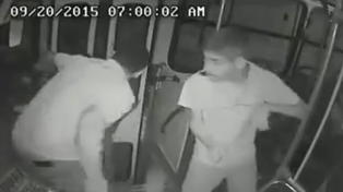 Un joven con capacidades diferentes lograr frustrar un asalto en un colectivo