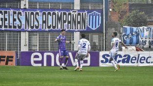 Histórico: gol de arco a arco en un partido de la Primera Nacional