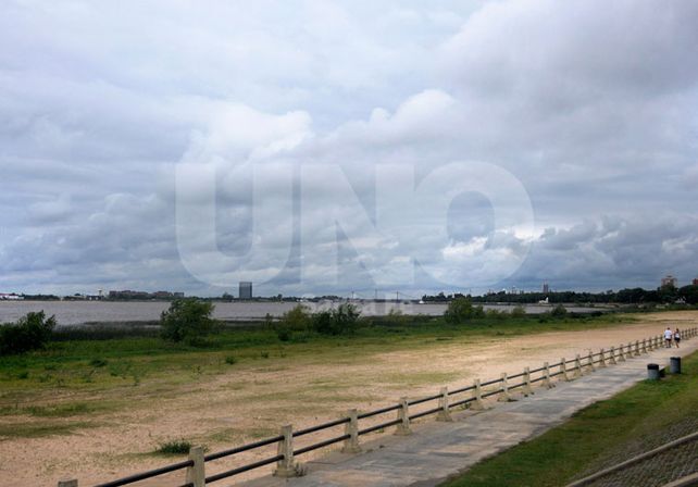 La tormenta dejó árboles caídos y cortes de luz y sigue vigente el alerta por lluvias