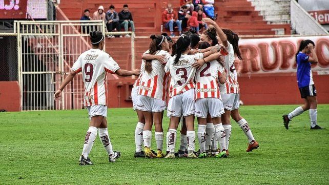 Primera C: Unión vapuleó a San Martín (B) y sigue imparable