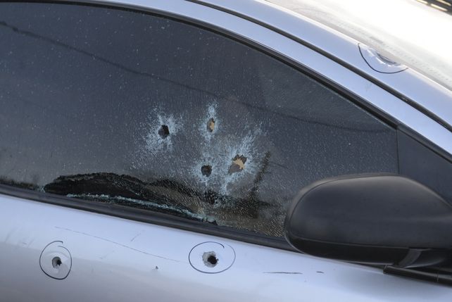 Varios balazos entraron por la ventanilla y dieron en Miguel Ramírez
