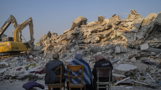 Turquía pone en la mira a los  constructores de los edificios caídos