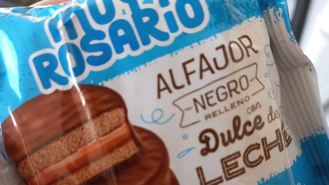 En los envoltorios de los Muy Rosario prepondera el celeste y blanco y algunas letras en color chocolate.