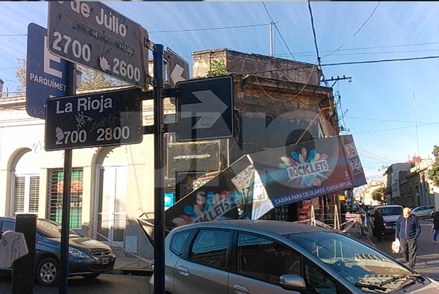 Se cayó un cartel en 9 de Julio y La Rioja