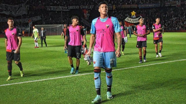 Budiño no está bien y Paredes asoma para ser titular en Colón ante Racing de Córdoba