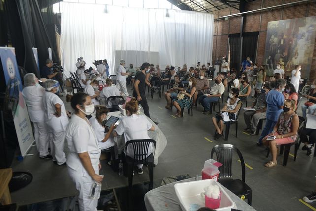 La provincia desarrolló esta semana la vacunación de los mayores de 80 y 90 años y también de los docentes