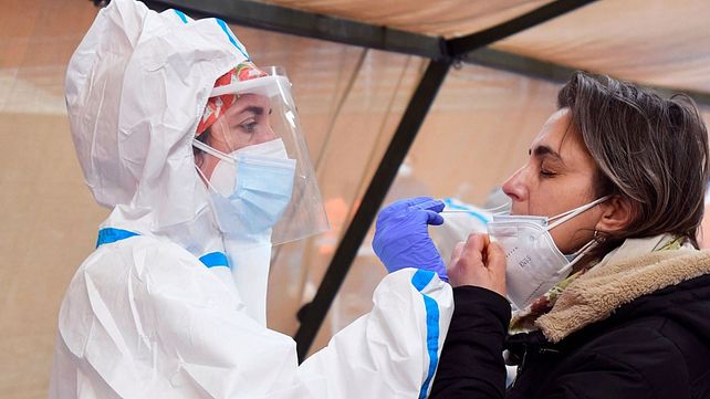 Covid-19: ingresaron pacientes con cepas India y Sudáfrica