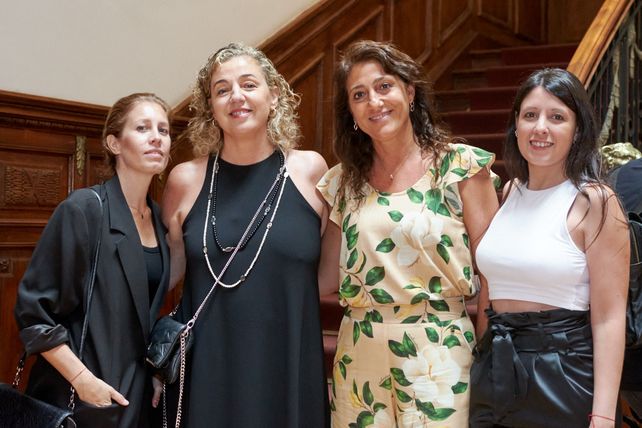 Carla Rossi, Andrea Garrone , Miriam Roma  Y Florencia Roura.