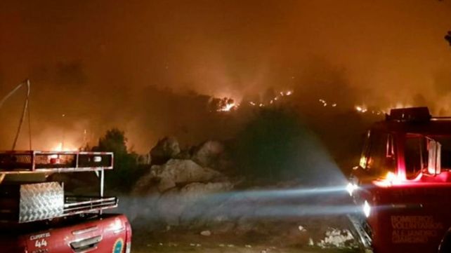 Noche. Al no operar los aviones hidrantes