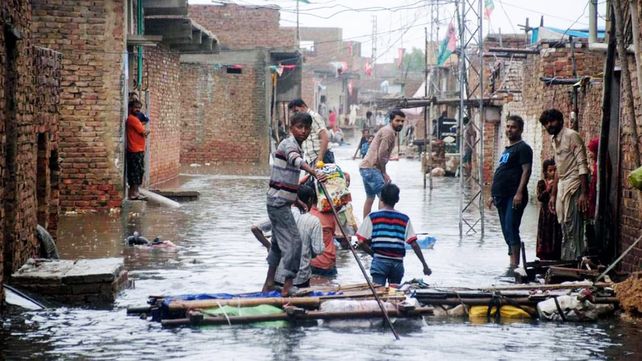 Pakistán: ascienden a 1.290 los muertos por las inundaciones