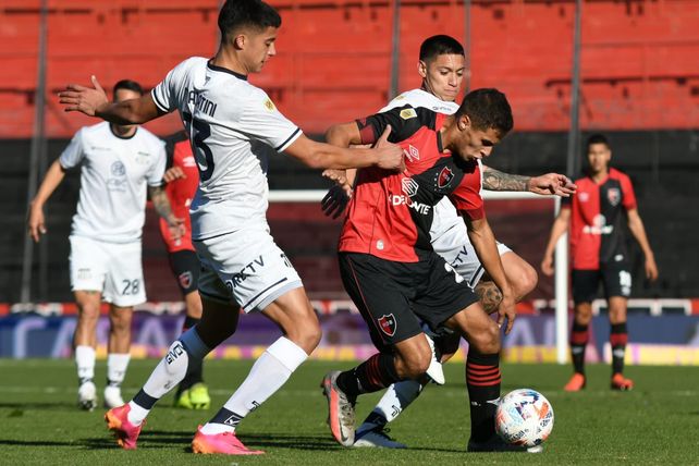 Newells dio vuelta el resultado y venció a Talleres tras una reacción excepcional