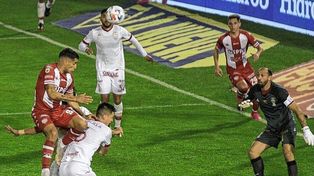 A Unión le sobran delanteros, pero le faltan goles