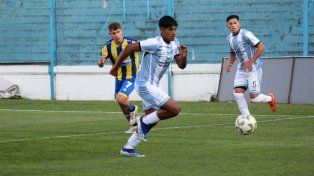 Central cayó 2 a 0 ante el Decano y encima falló un penal.