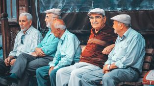Jubilaciones: cómo quedarán en abril con DNU del Gobierno