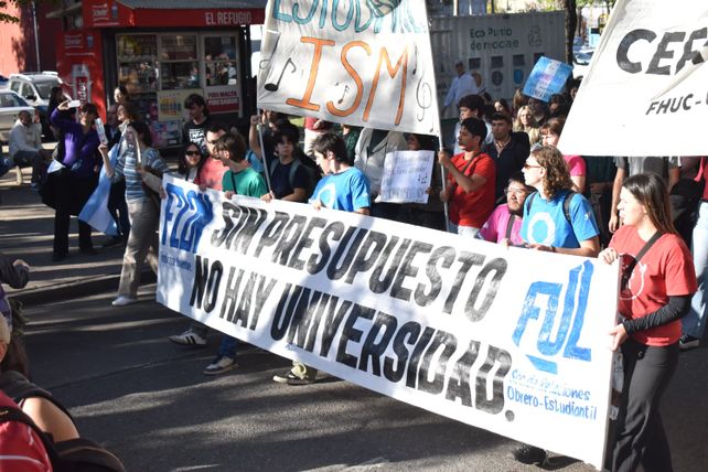 Comenzó la marcha en defensa de la universidad pública en Santa Fe