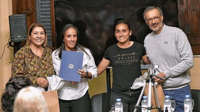 Romina Mastracho y Carolina Benke juntos a la diputada provincial Carina Ramos y Carlos Saboldelli.&nbsp;