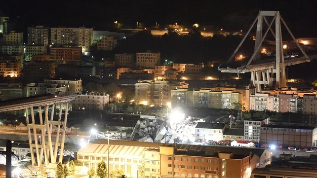 Las imágenes del dramático rescate tras el derrumbe del puente en Génova