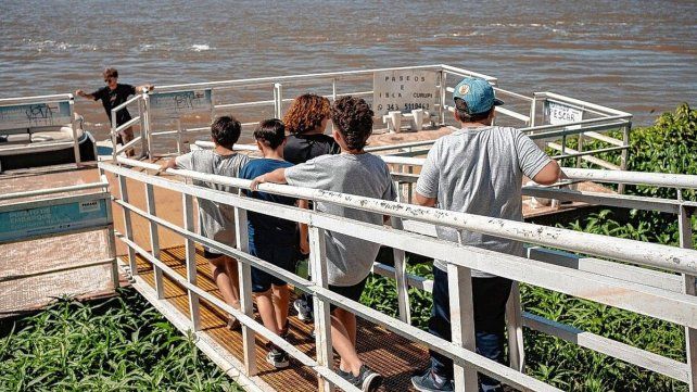 Crecida del río Paraná: modifican el embarque de excursiones náuticas por seguridad.