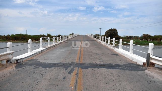 El puente Arroyo Leyes se encuentra ubicado a 36 km al noreste de la ciudad de Santa Fe