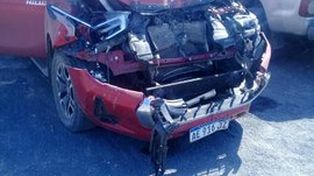 Así quedó la camioneta del presidente de Colón, José Vignatti, luego de protagonizar un siniestro vial. (Foto: vía Twitter @Agustinbaroni08)