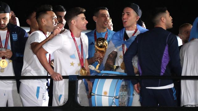 La Copa está en casa: los campeones del mundo llegaron a Argentina