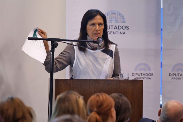 La escritora Claudia Piñeiro fue una de las expositoras de la segunda jornada de debates.