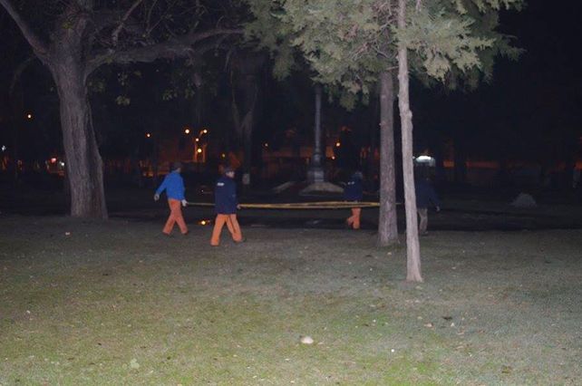 El intento por parte de las empresas concesionarias de las obras para cerrar el Parque Alberdi/ facebook Asamblea de la Público