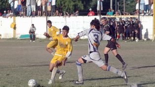 Asociación Rosarina. El fútbol de primera se disputará los sábados y el comienzo será el 7 de marzo en los tres torneos A, B y C. El femenino arrancará el día de la mujer, el 8 de marzo. (foto) del encuentro que Pablo VI derrotó a Tiro Federal y fue campeón del Molinas.&nbsp;