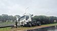 Un camión despistó durante el diluvio y terminó en la banquina de la Autopista Santa Fe-Rosario