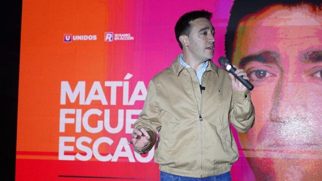 El precandidato a concejal Matías Figueroa Escauriza cerró su campaña electoral en la explanada de los Silos Davis.