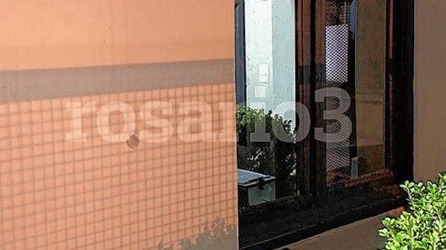 Balearon otra vez el frente de Televisión Litoral: al menos ocho disparos desde un auto