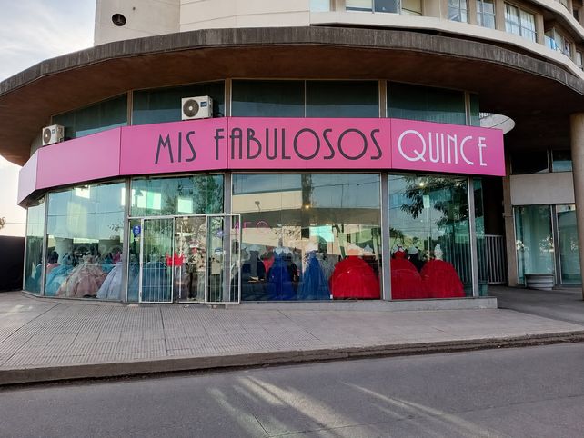 Frente del local de Mis Fabulosos Quince en la ciuda de Córdoba.