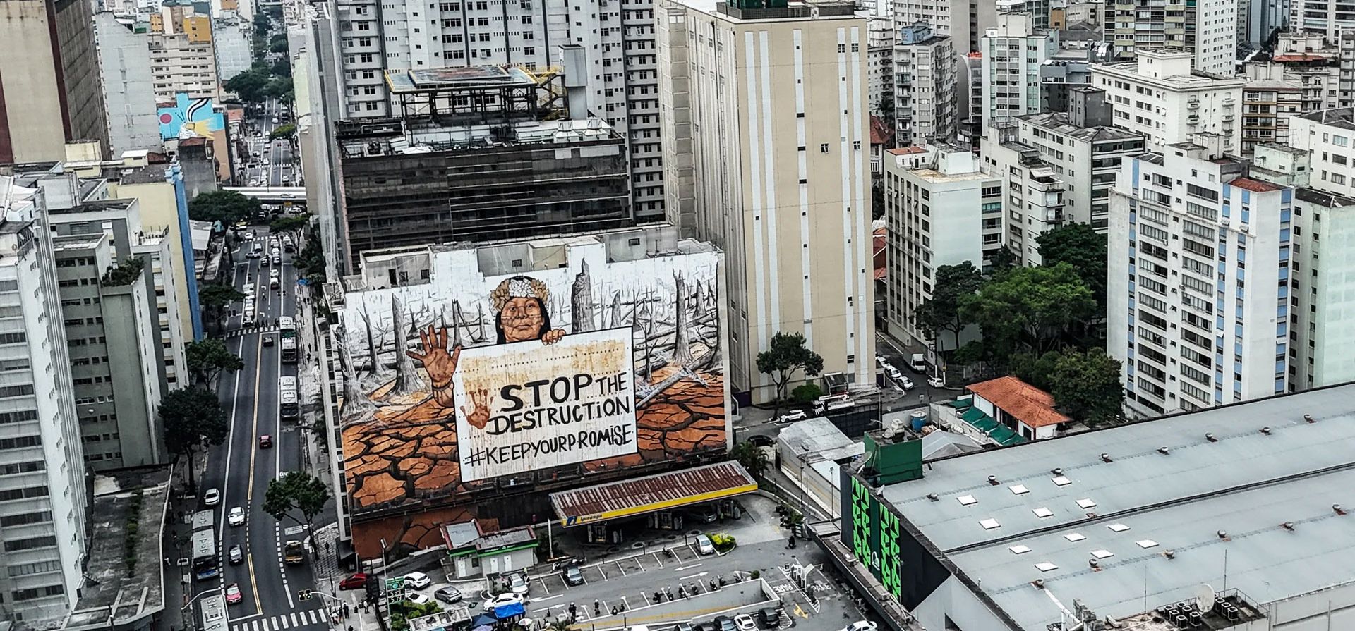 Vista aérea de un enorme mural callejero creado por el artista brasileño Mundano en São Paulo. Fotografía: Carlos Fabal/AFP/Getty Images Vista aérea de un enorme mural callejero creado por el artista brasileño Mundano en São Paulo. Fotografía: Carlos Fabal/AFP/Getty Images