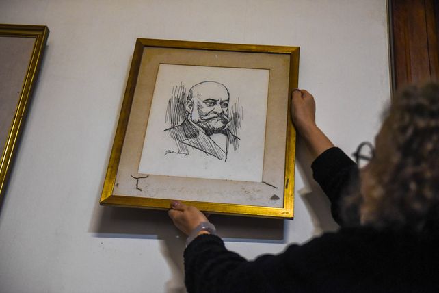 Los bocetos del artista Julio Vanzo se resguardan en la dirección escolar.