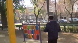 Uno de los juegos recientemente inaugurados fue blanco de actos de vandalismo en la plaza Buratovich.&nbsp;