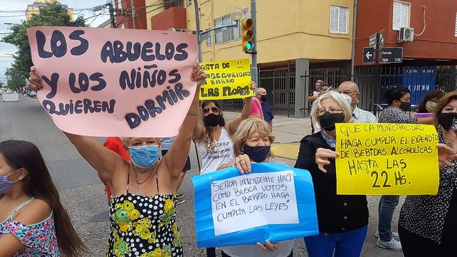 Queremos dormir: descontrol nocturno y música a todo volumen irritan a vecinos de Las Flores II