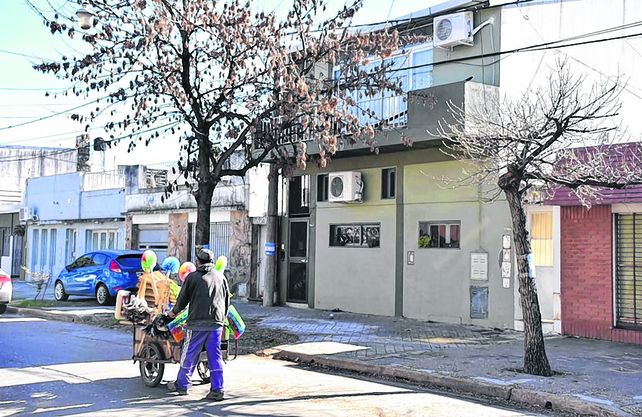 planta alta. La casa de Riobamba al 3900 donde vive la agente de policía Emilse Gabriela H.