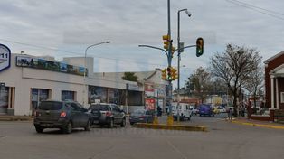 Calle Gualeguaychú. El mal &nbsp;estacionamiento y la ocupación del carril exclusivo son las infracciones más comunes.&nbsp;