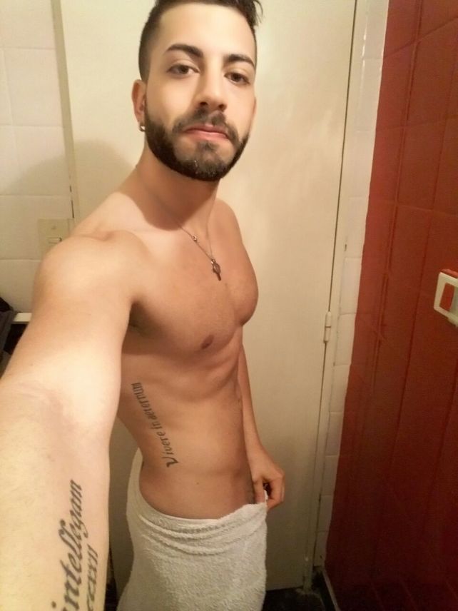 Fuertes imágenes íntimas de un ex participante de Combate