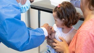 El gobierno busca vacunar a todos los niños hasta cuatro años