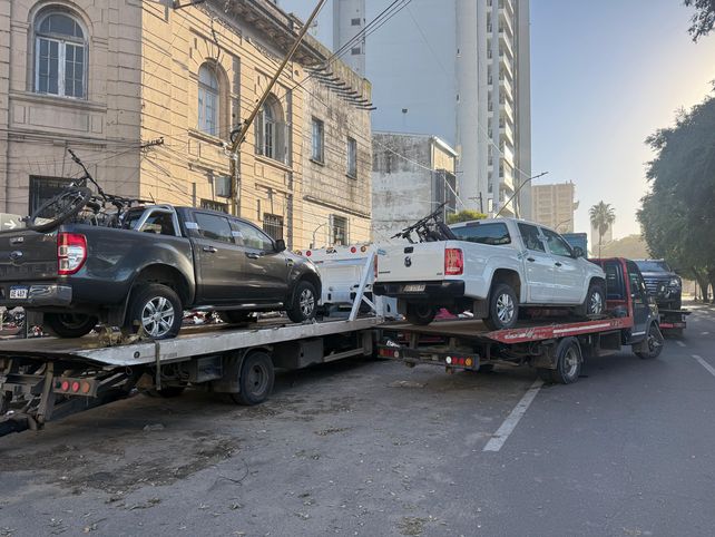 Vehículos abandonados en las comisarías: comienza el retiro de las dependencias de la ciudad de Santa Fe