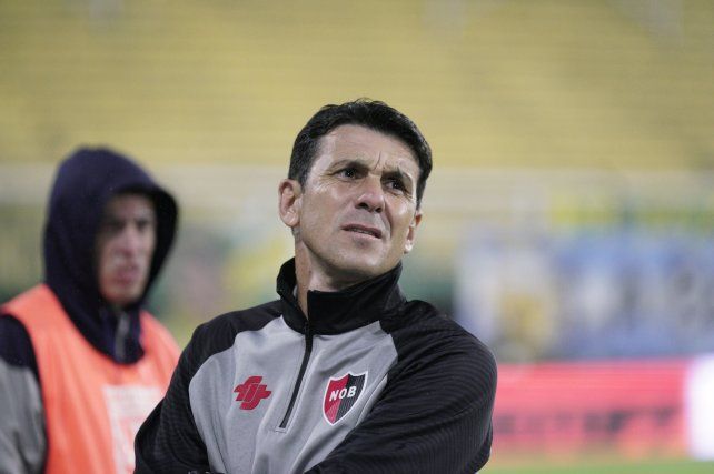 Larriera manifestó fuerzas para seguir en Newells tras la eliminación en la Copa de la Liga.