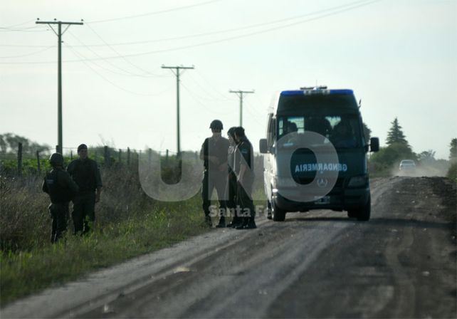 Rastrillaje negativo. Agentes de distintas fuerzas recorrieron la zona sin los resultados esperados / Foto: Juan Manuel Baialardo - Uno Santa Fe