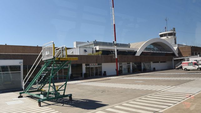 El directorio del Aeropuerto de Rosario respondió a las críticas del conductor y piloto comercial Antonio Laje.