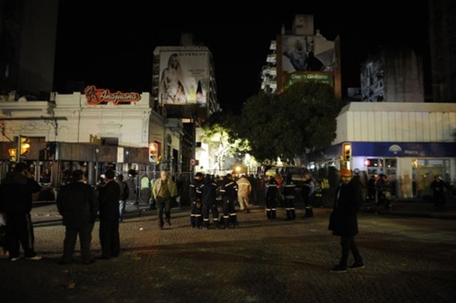 Ascienden a diez los muertos y dos personas salieron por sus propios medios